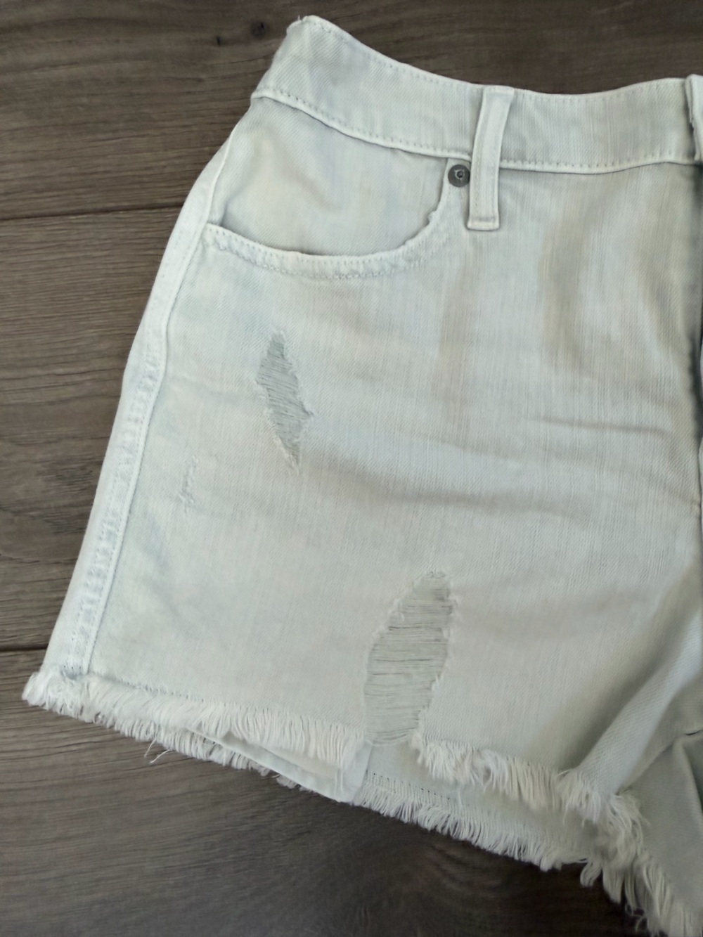 NWT AERIE Very Light Blue Distressed Denim Shorts Size Medium - Picture 4 of 8